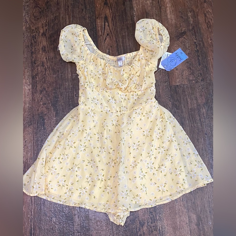 Ladies Justify Yellow Floral Romper Size Small NWT